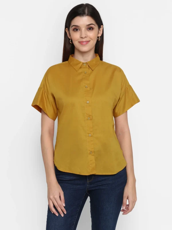Mode Shirts for Women in Mustard